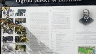 Tablica informacyjna o historii powstania Ogrodu Saskiego w Lublinie